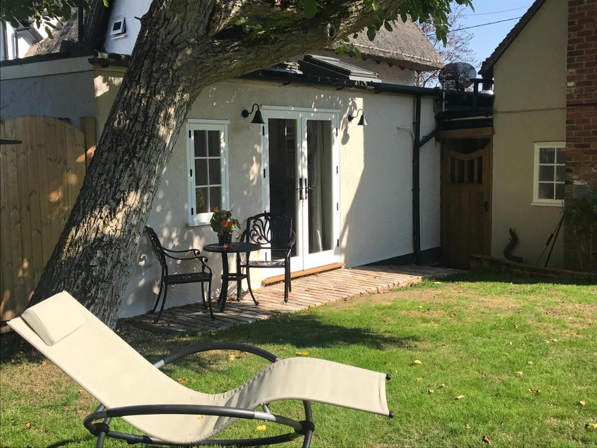 Corner House Luxury Bnb Little Dunmow Bagian luar foto