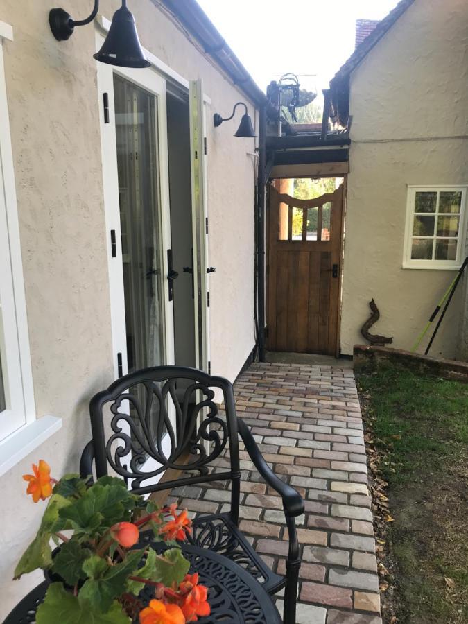 Corner House Luxury Bnb Little Dunmow Bagian luar foto