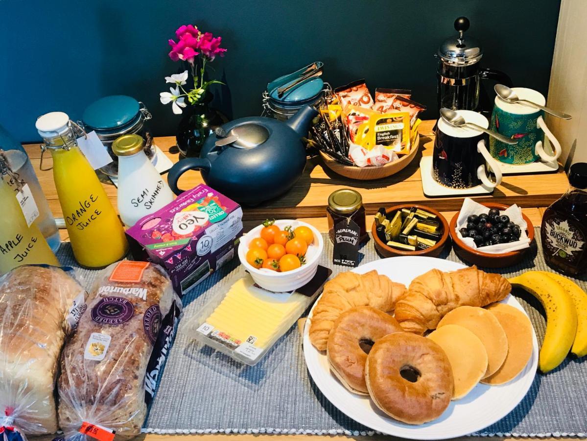 Corner House Luxury Bnb Little Dunmow Bagian luar foto