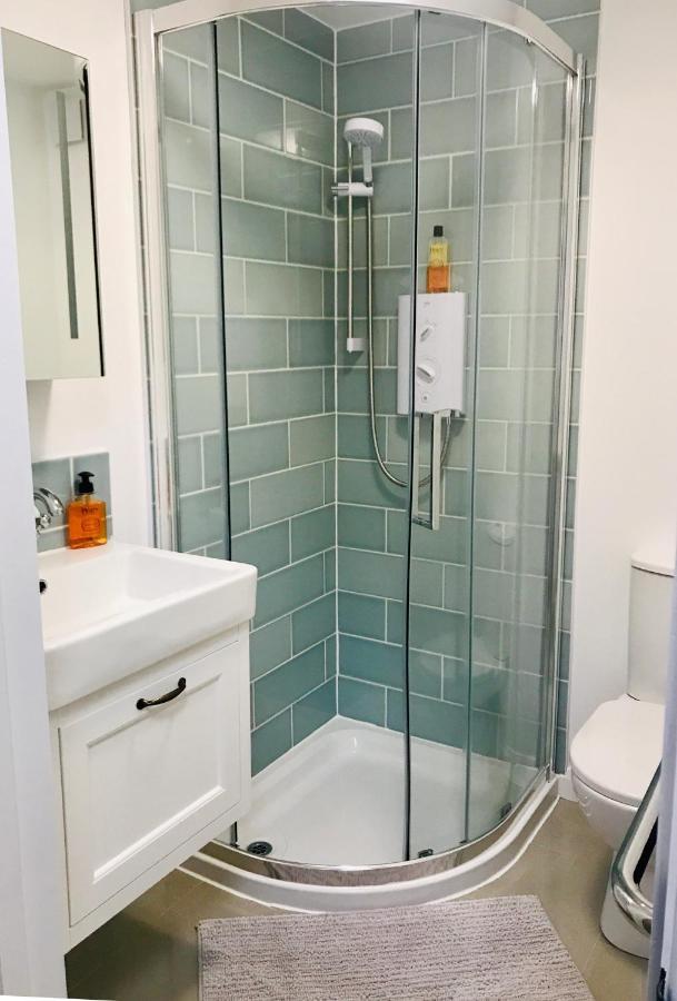 Corner House Luxury Bnb Little Dunmow Bagian luar foto