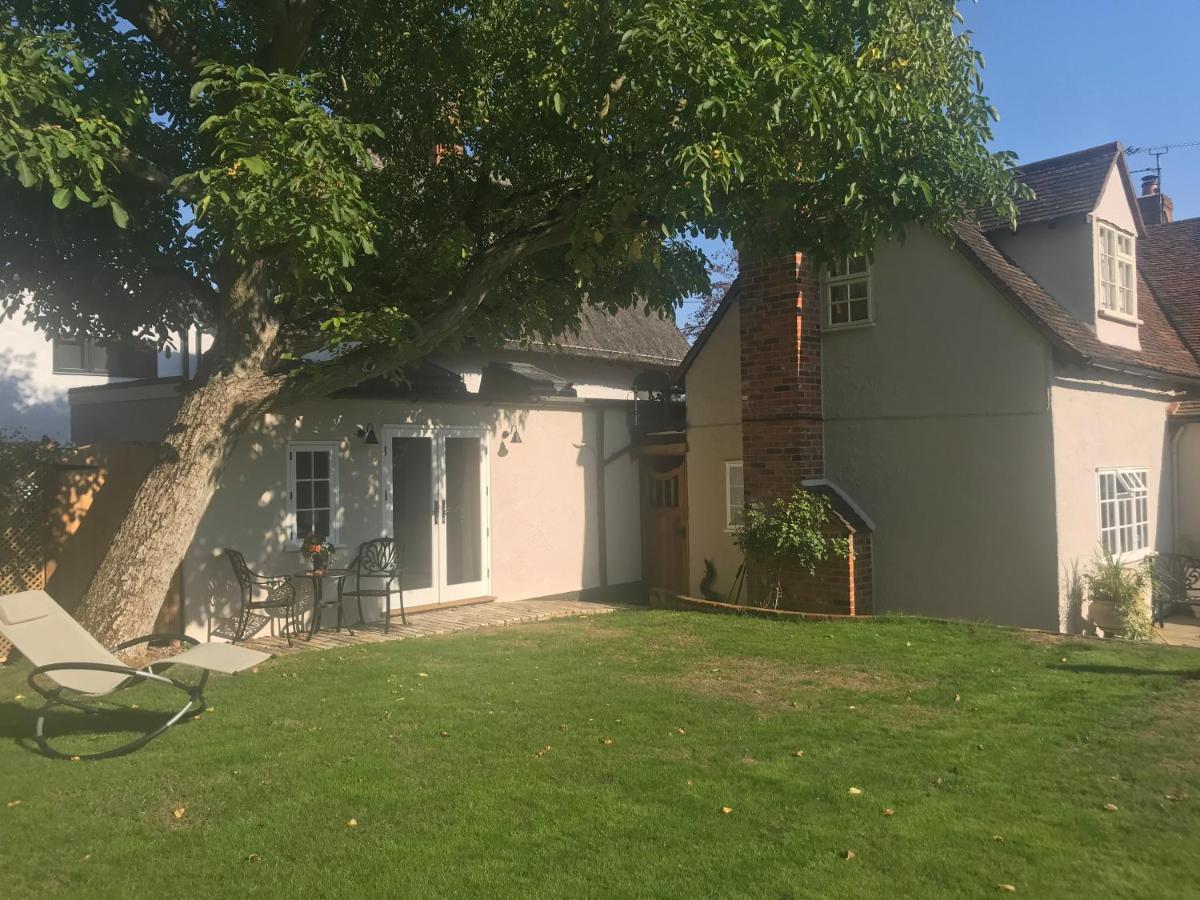 Corner House Luxury Bnb Little Dunmow Bagian luar foto