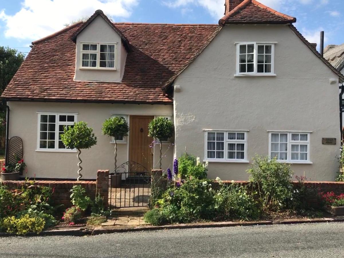 Corner House Luxury Bnb Little Dunmow Bagian luar foto