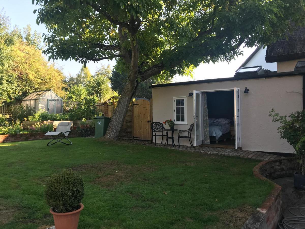 Corner House Luxury Bnb Little Dunmow Bagian luar foto