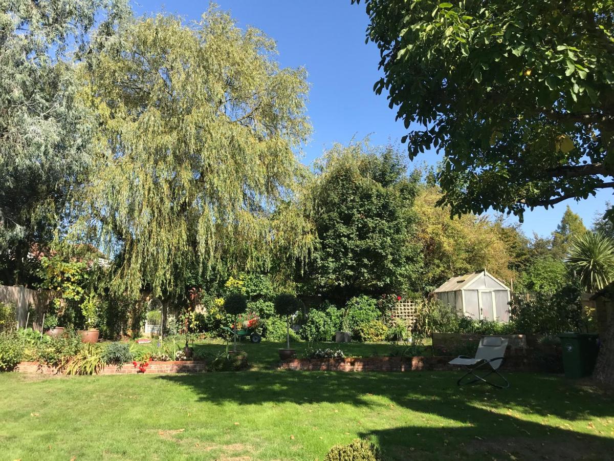 Corner House Luxury Bnb Little Dunmow Bagian luar foto