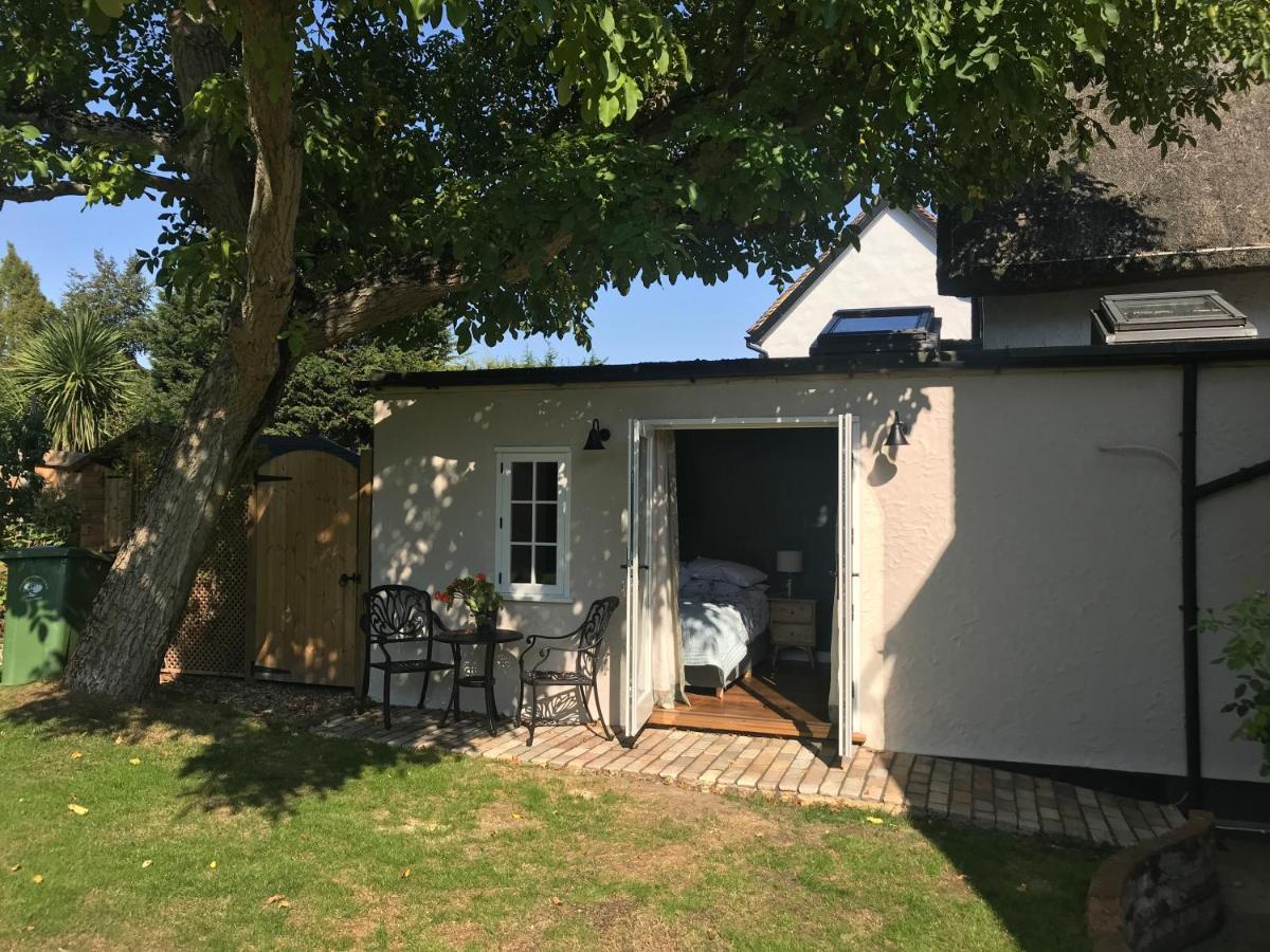 Corner House Luxury Bnb Little Dunmow Bagian luar foto