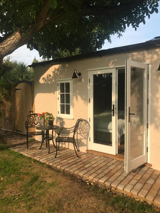 Corner House Luxury Bnb Little Dunmow Bagian luar foto