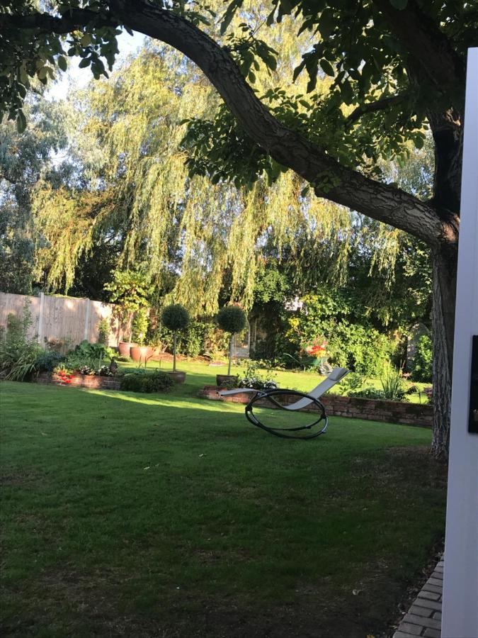 Corner House Luxury Bnb Little Dunmow Bagian luar foto