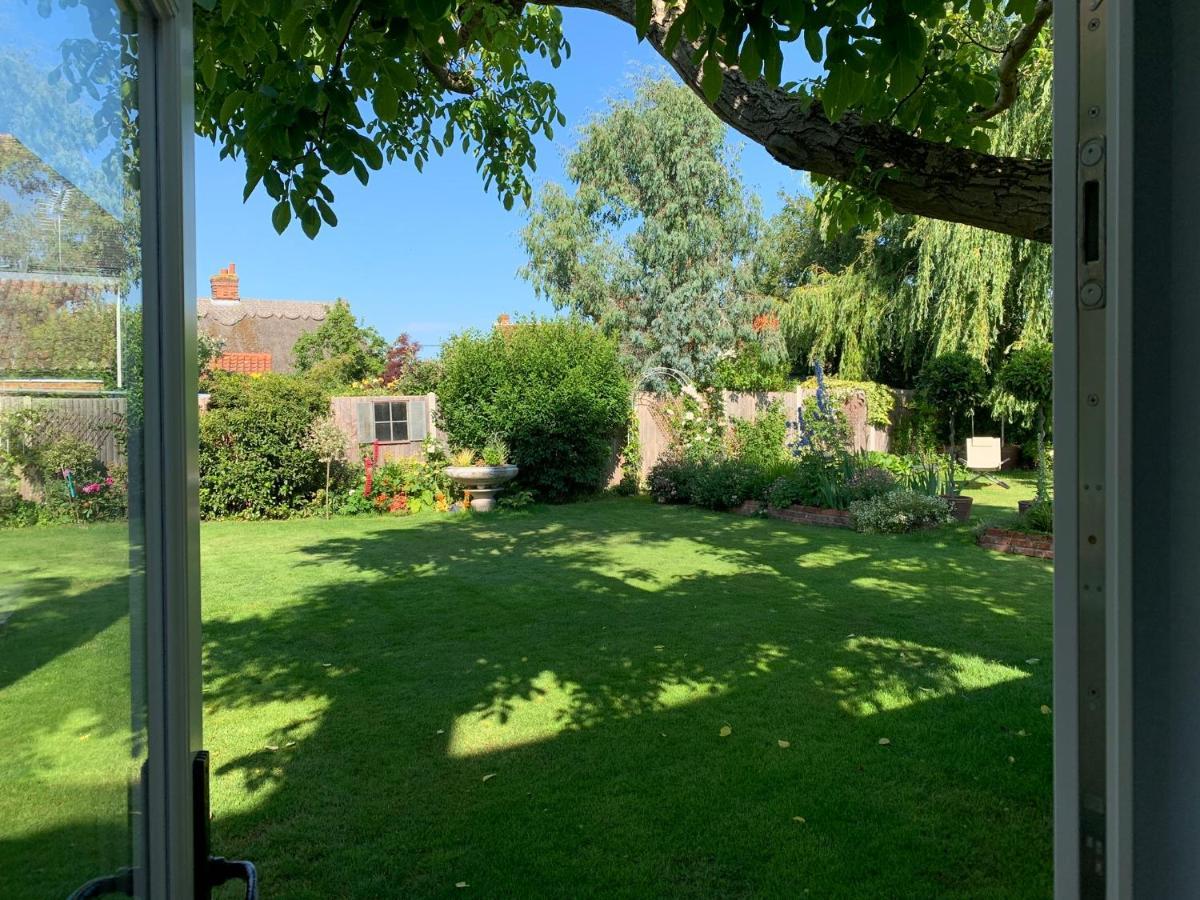 Corner House Luxury Bnb Little Dunmow Bagian luar foto