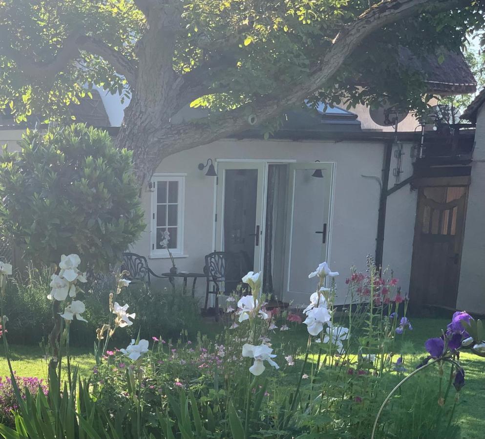 Corner House Luxury Bnb Little Dunmow Bagian luar foto